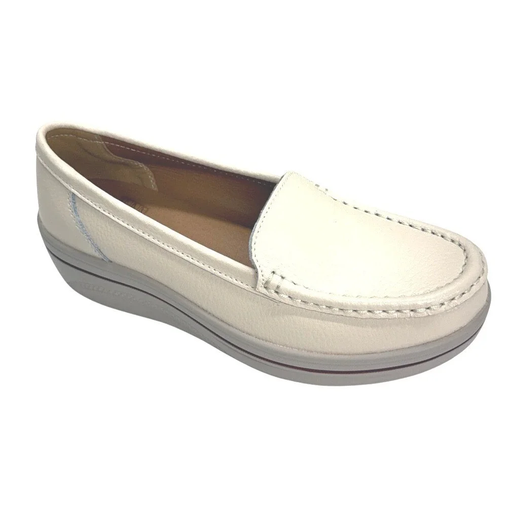 Comfortable Cream Leather Loafer Shoes‎ Women Size 41 Slip On Casual Comfort